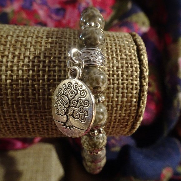 Handmade single-charm stretch bracelets - Picture 11 of 15